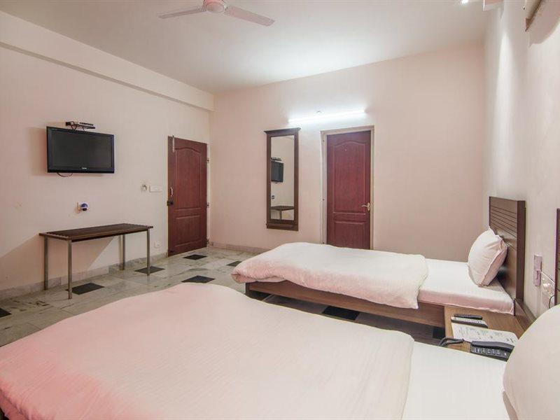 Hotel Bhakti Dhama Vrindāvan Buitenkant foto