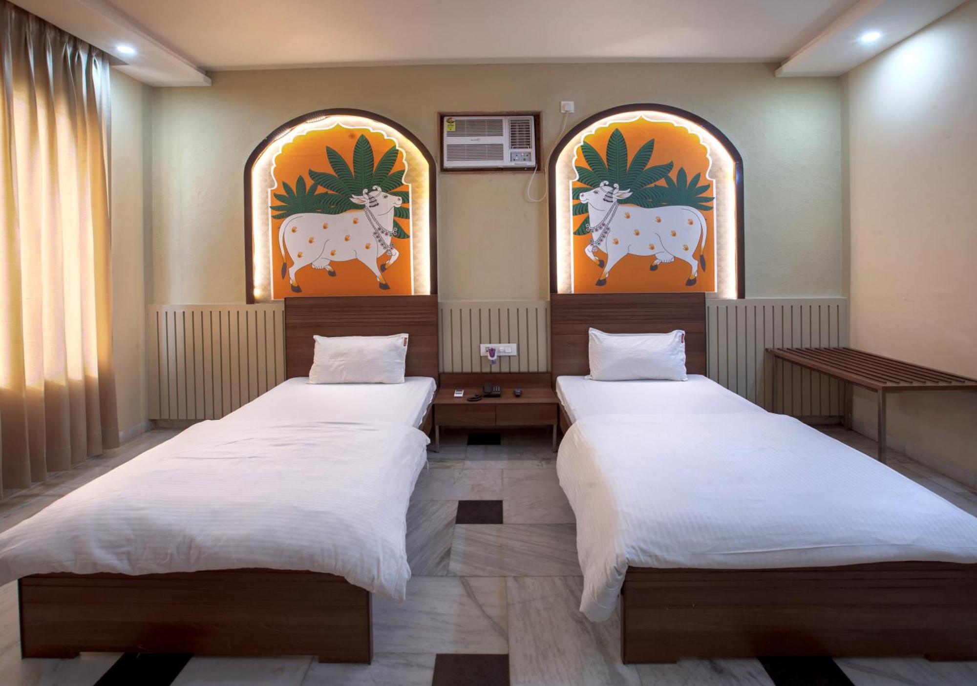 Hotel Bhakti Dhama Vrindāvan Buitenkant foto