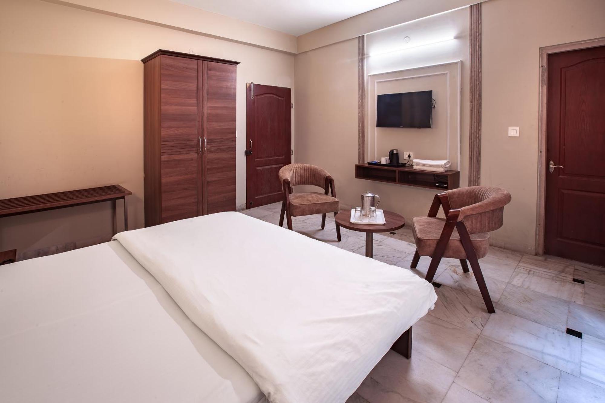 Hotel Bhakti Dhama Vrindāvan Buitenkant foto