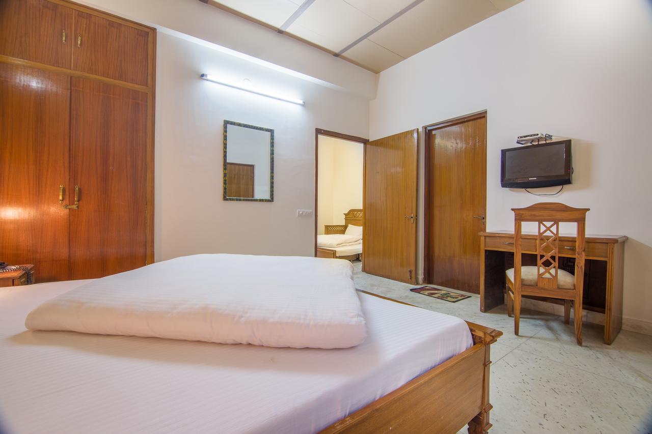 Hotel Bhakti Dhama Vrindāvan Buitenkant foto