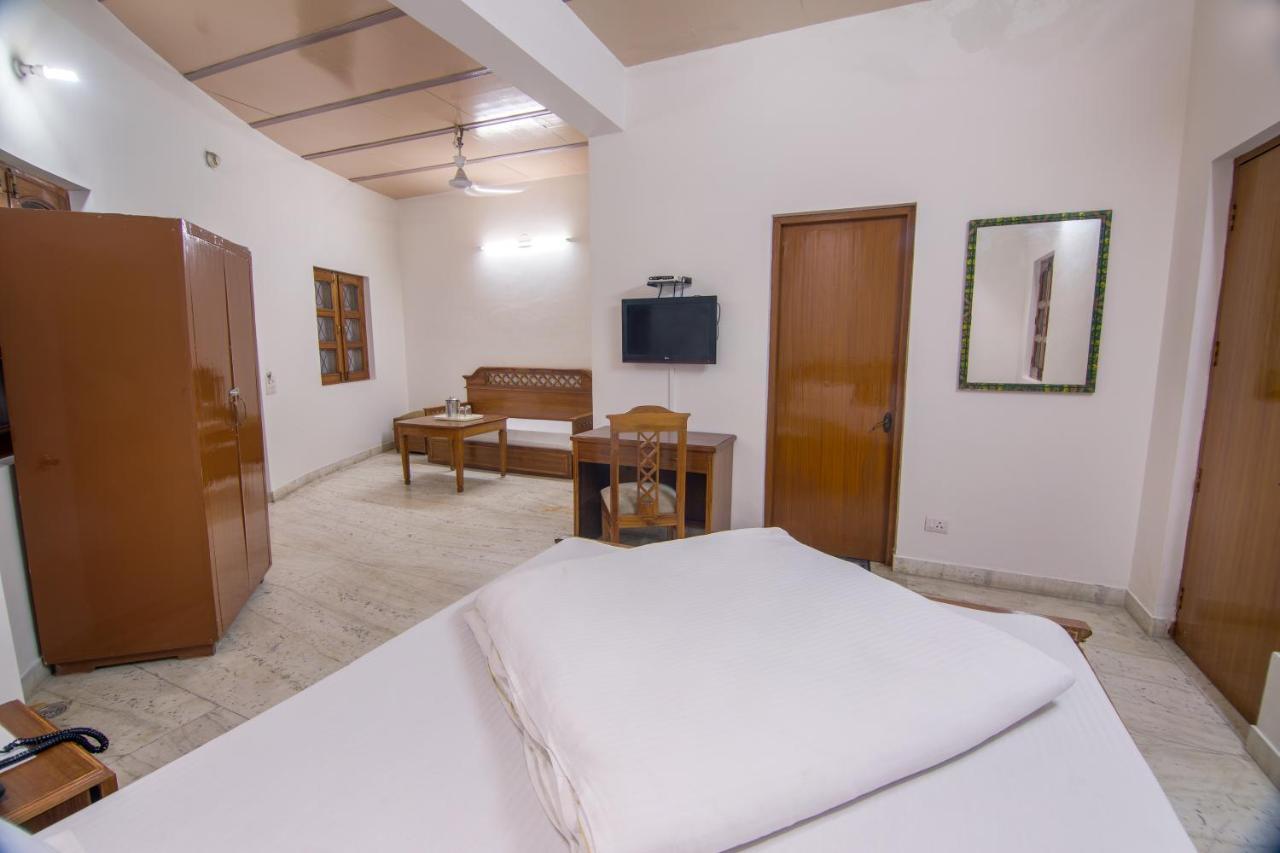 Hotel Bhakti Dhama Vrindāvan Buitenkant foto